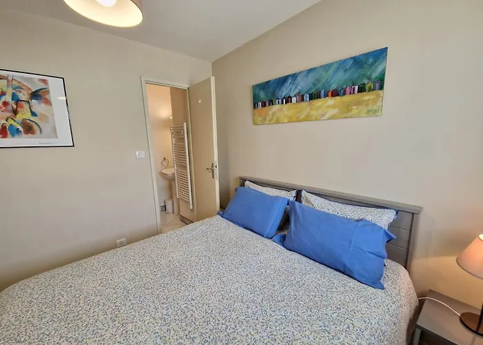 Avec Piscine, Tennis & Balcon, Centre-ville Chatelaillon-plage, 6 Pers, 2 Ch - Fr-1-706-17 Apartment