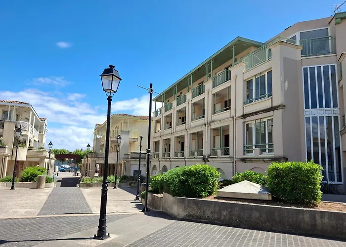 Apartment Avec Piscine, Tennis & Balcon, Centre-ville Chatelaillon-plage, 6 Pers, 2 Ch - Fr-1-706-17 Chatelaillon-Plage